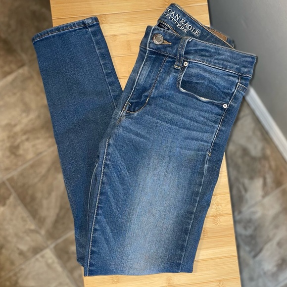 AEO Skinny Jeans, Size 6. Excellent condition. CLOSET CLEAN OUT - Picture 5 of 5
